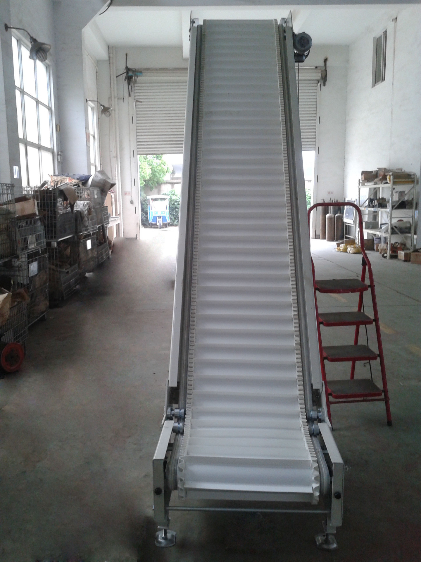 专业品质爬坡提升机爬坡皮带输送机z形皮带输送机