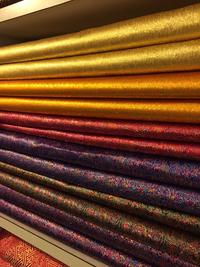 厂家直销高档金银丝织锦缎提花蒙古袍布包边布丝绸面料