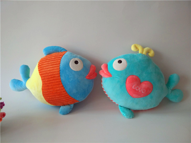 新款创意亲亲鱼毛绒玩具五彩泡泡鱼公仔亲吻鱼节日女生礼物批发