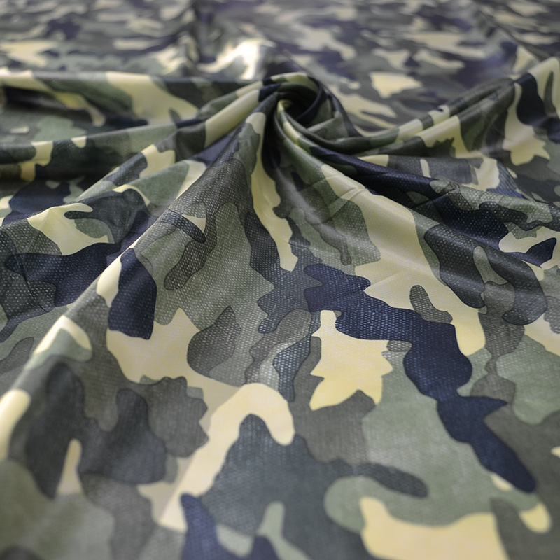 迷彩服布料 现货供应军训服涤纶印花面料 优质服装面料批发