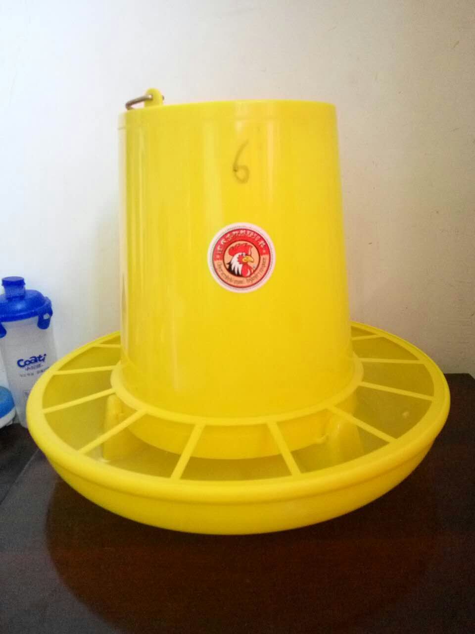 鸡自动饲料桶6公斤鸡用料槽喂鸡食料桶厂批发