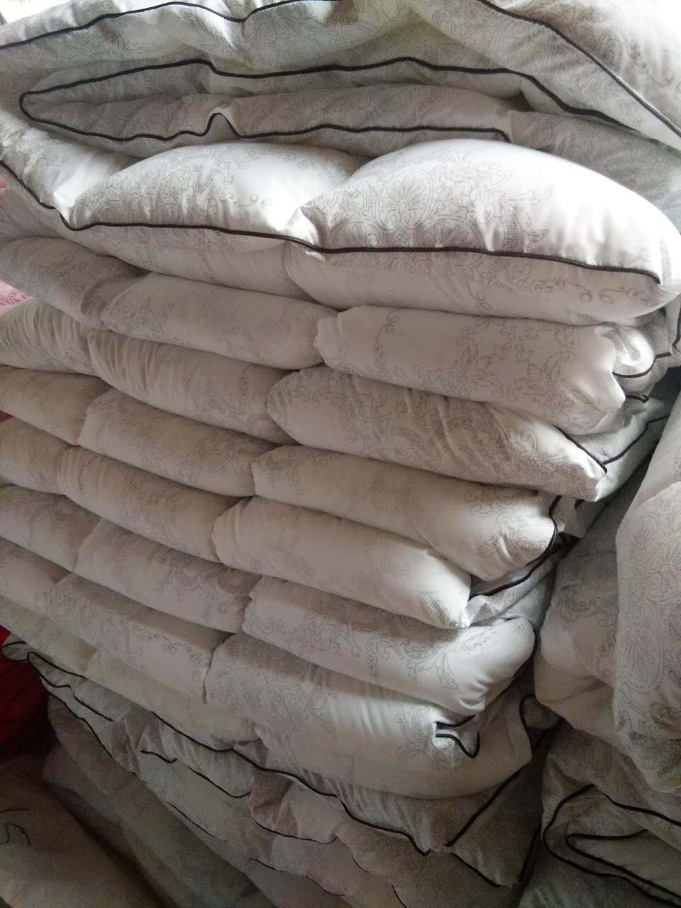 厂家批发 外贸尾单酒店用品加厚羽丝棉被子羽丝绒被礼品微商
