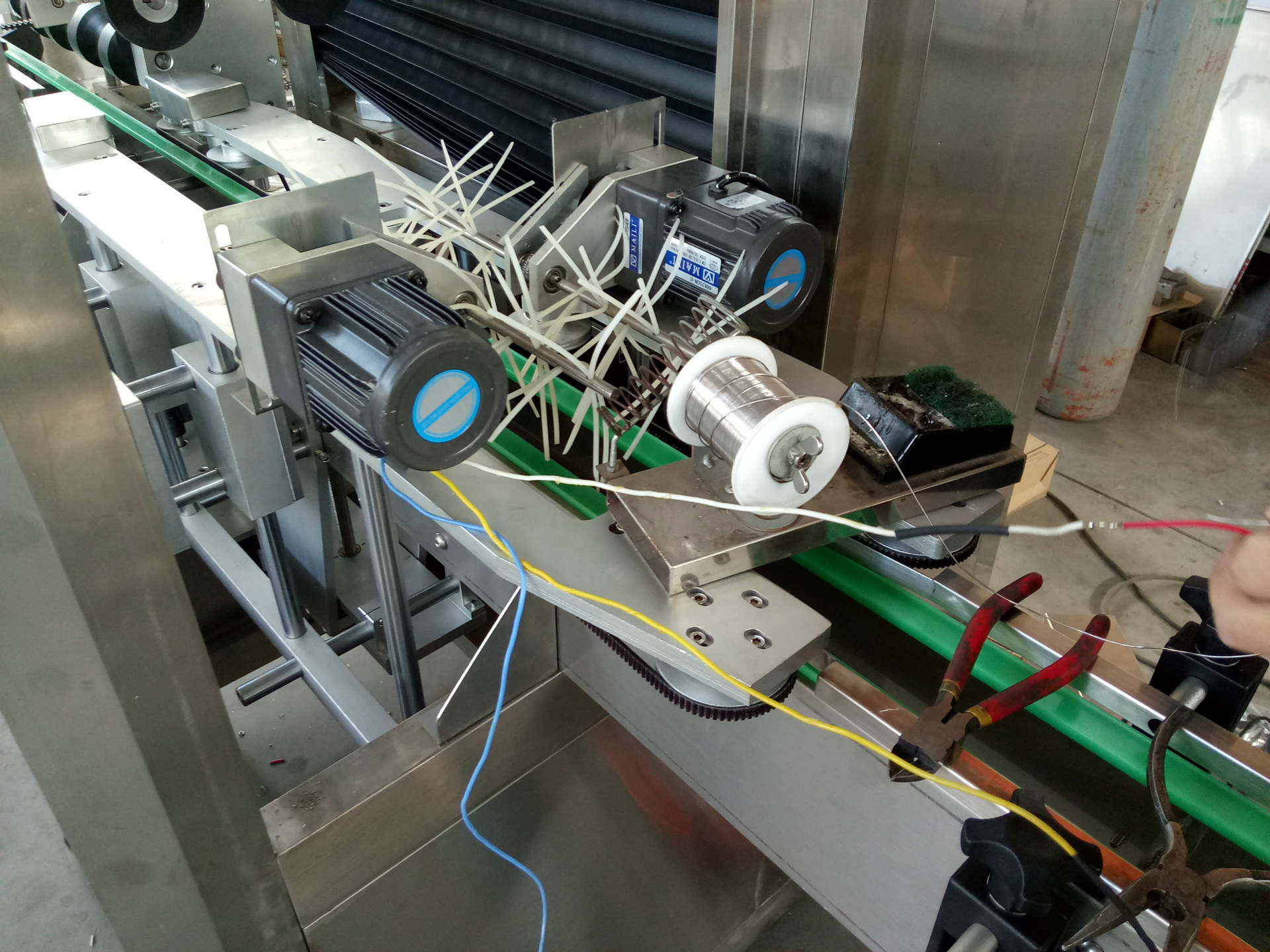 全自动热收缩套标机 自动套标机 高速套标机 矿泉水饮料套标机