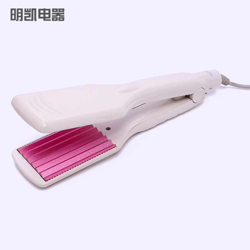 Factory Direct Sales Korean Fashion Three Rolls Corn Hair Curler Hair Straightener Hair Curler Three Ion Hair Perm Wholesale