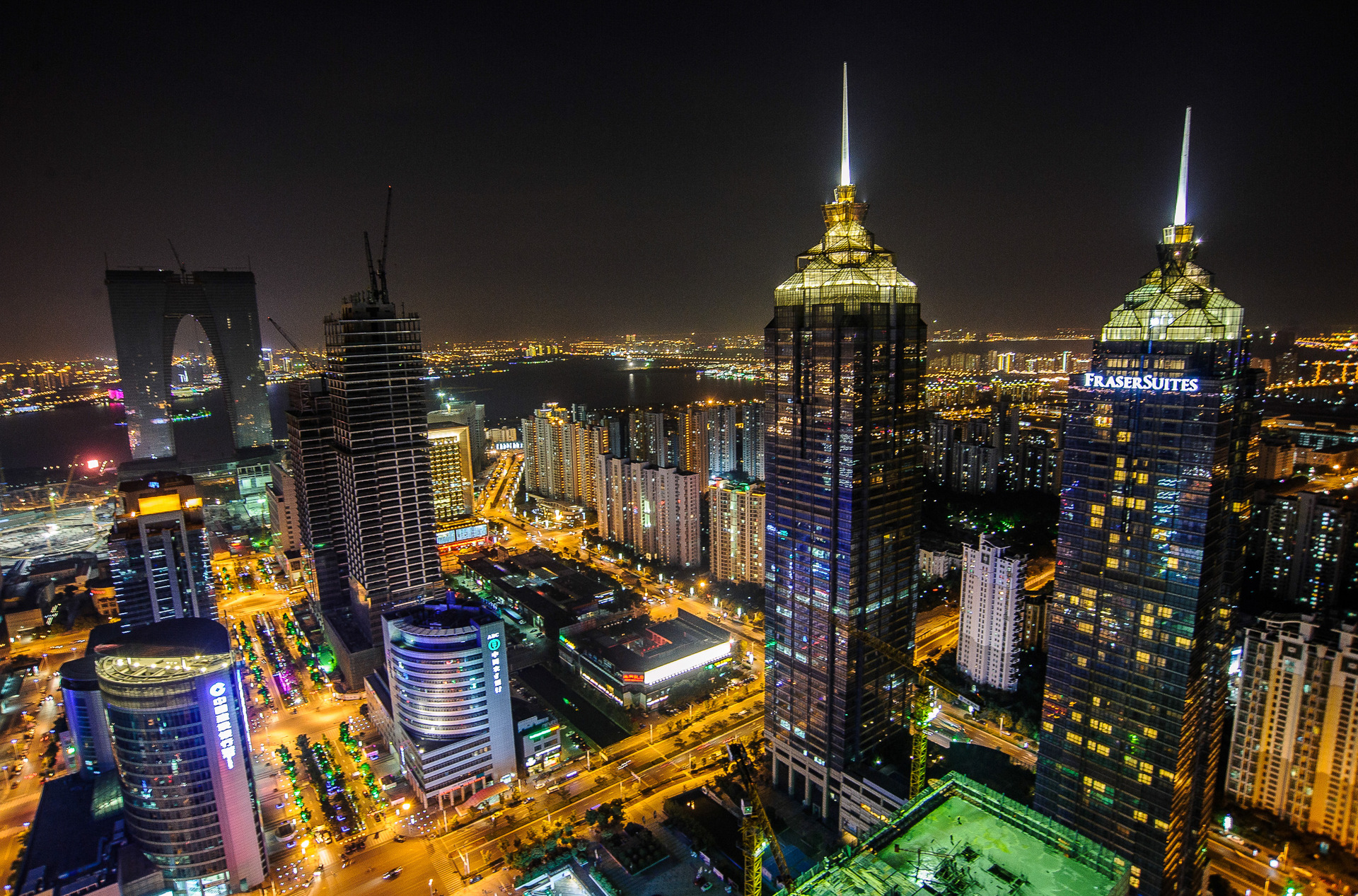 我公司为苏州工业园区环球188提供全自动油水分离提升设备