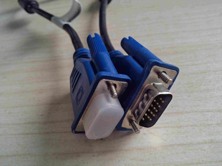 接口:15针对15针 公对公实心针 屏蔽:128编加锡箔屏蔽 线芯:4 5 (4条