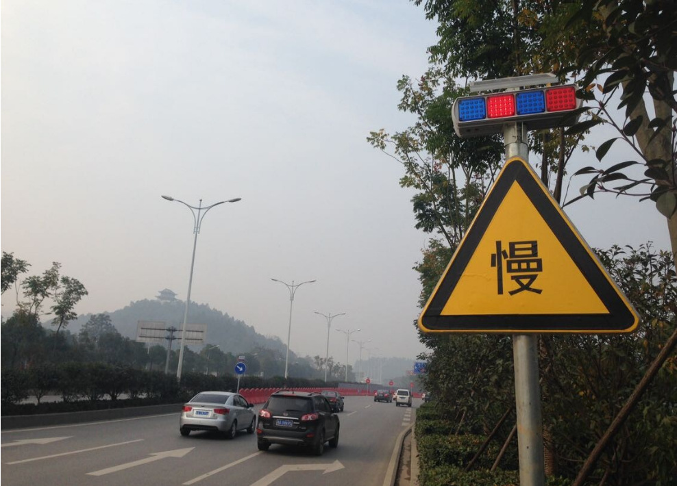 太阳能爆闪灯你知道如何使用吗? - 阿里巴巴商友圈