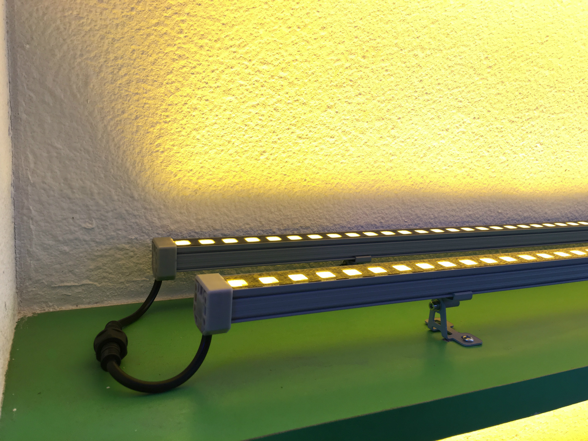 24w七彩内控渐变led洗墙灯-中山市源明丽光电科技有限公司