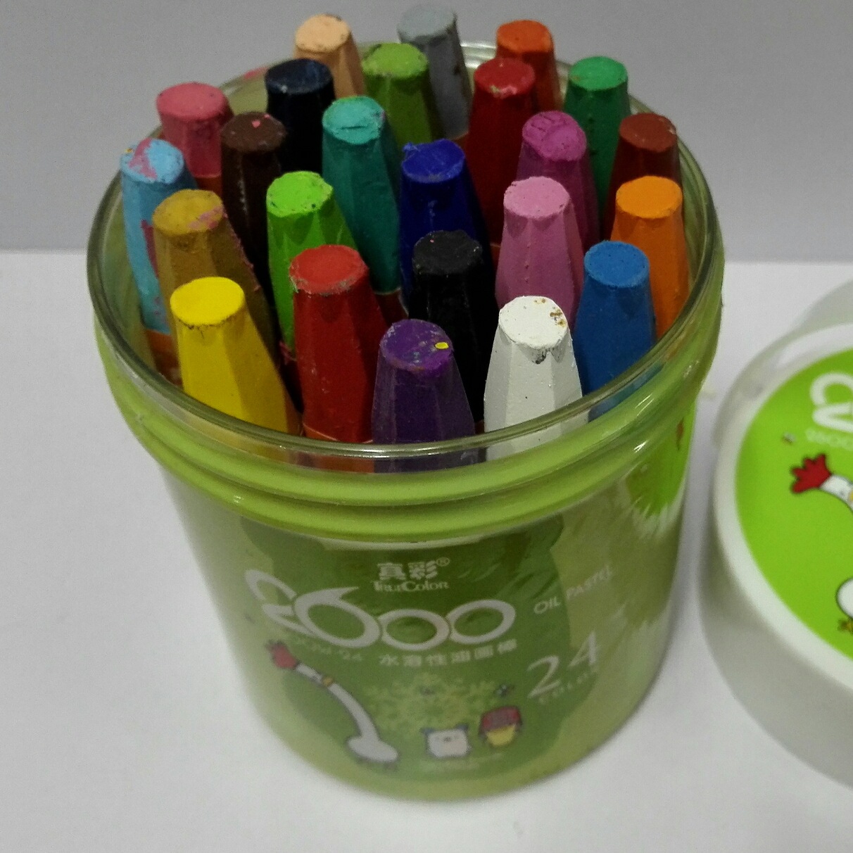 真彩水溶性油画棒2600w-24色可水洗塑料桶装益智涂鸦笔