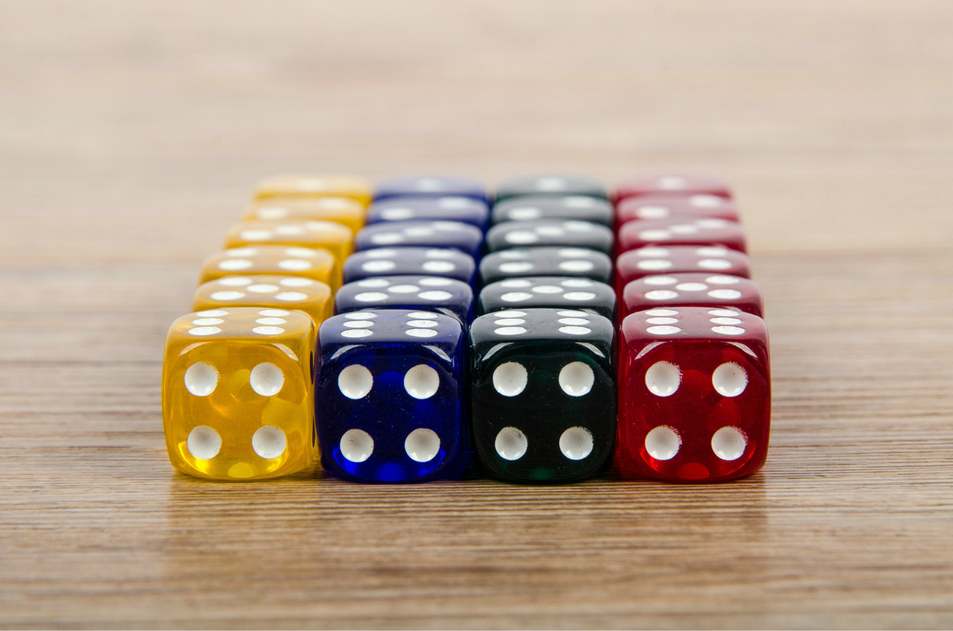 16mm圆角四色透明色子24粒套装骰子(透明蓝,绿,黄,红各6粒)