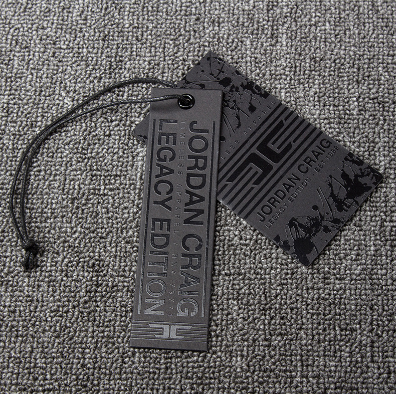 高档服装吊牌定做特种纸黑卡uv吊卡定制品牌衣服标签设计印刷图案