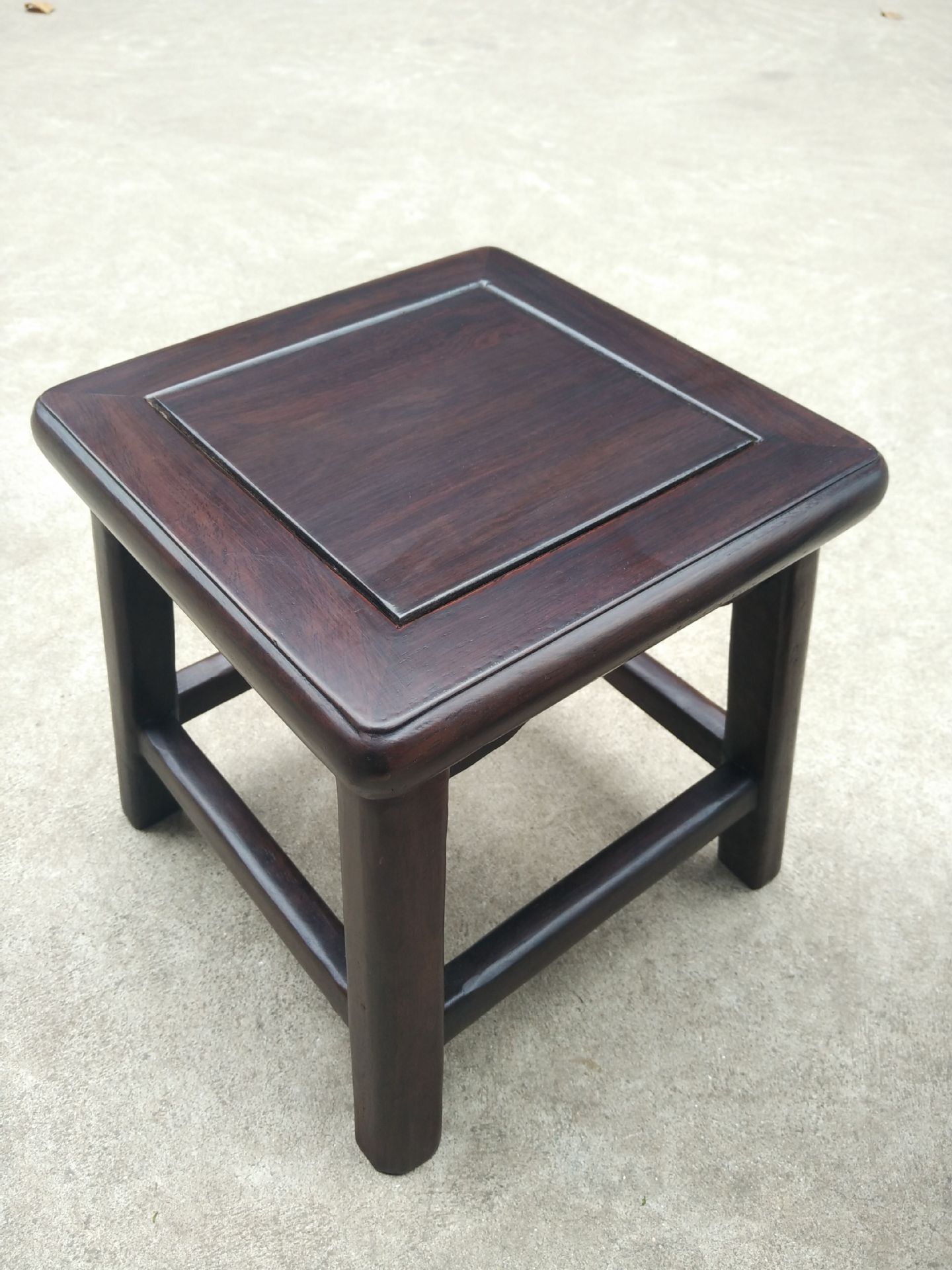 材质实木颜色黑檀色(26*26*26cm)询盘留言运  费:卖家承担运费共采购1