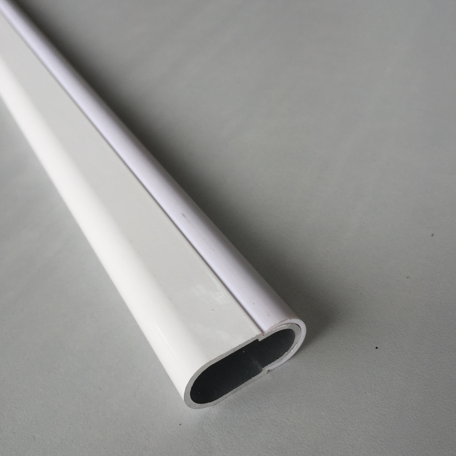 3厚 铝合金加厚挂衣杆 厂家直销