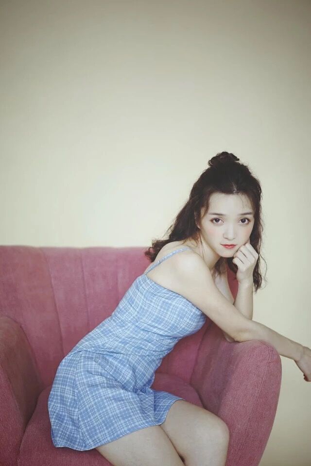 蓝格一                   风格:复古 图案:格纹 主图来源:实拍有模特