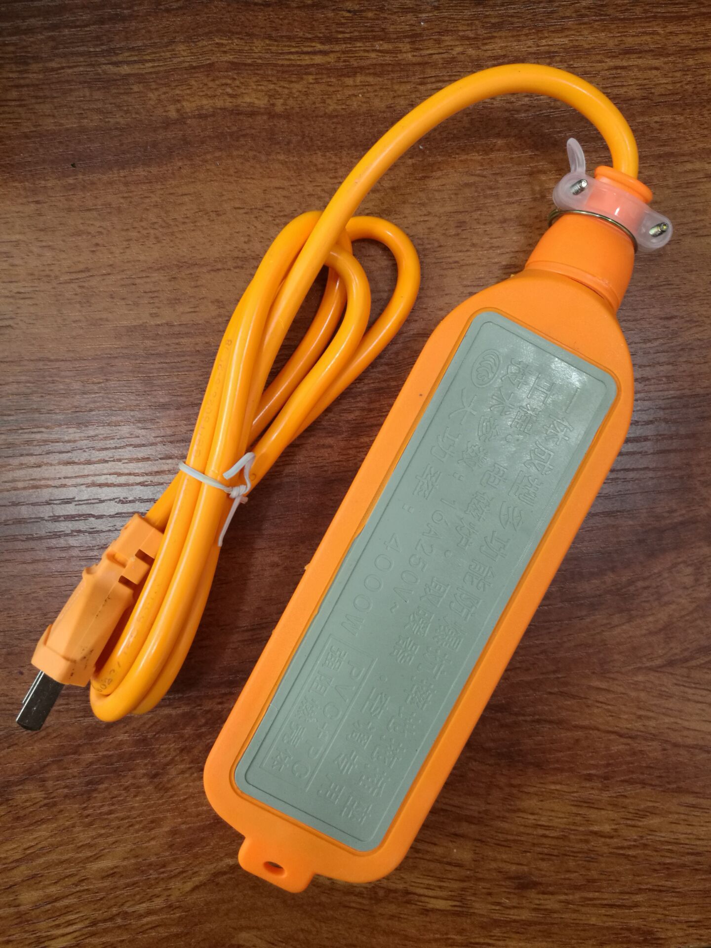 跑江湖地摊新产品 五元店专批 长线 防水防摔防爆插线板 防水插座