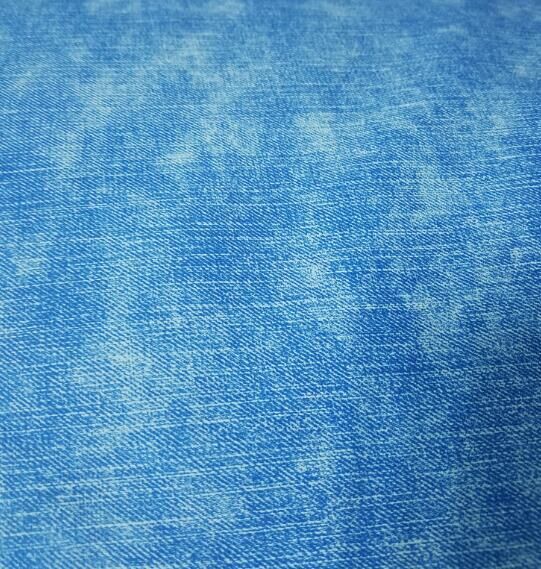 水洗牛仔纹人造皮革面料手袋化妆包墙移门仿皮料移门沙发布料