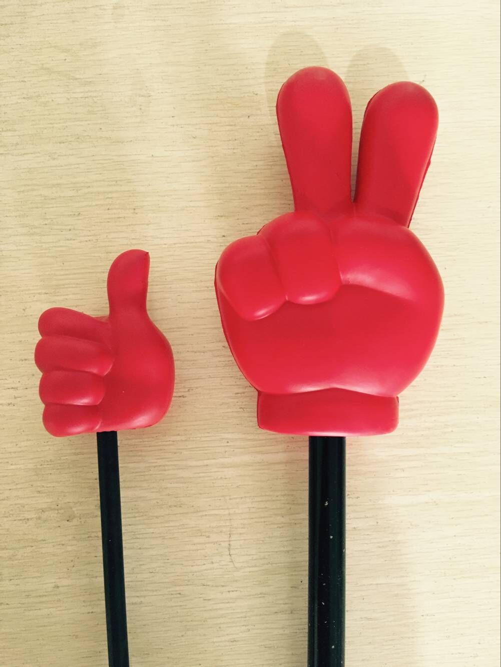 厂家直销 高质量仿真pu卡通锤 小号卡通pu手 塑料手掌 玩具手势