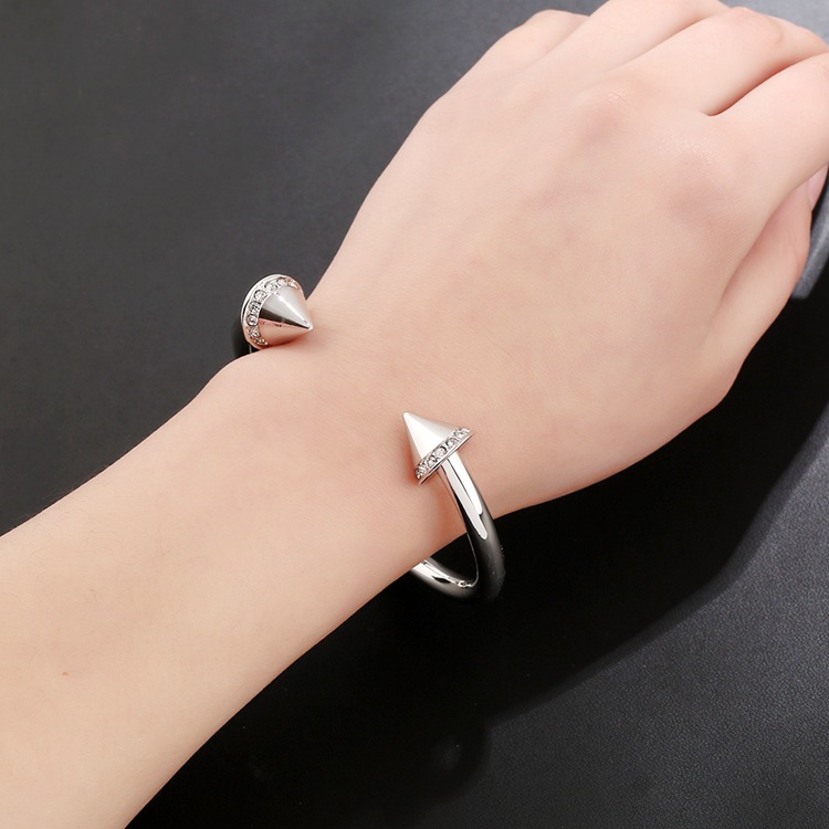 韩版潮流铆钉手镯高档玫瑰金水晶开口手环个性情侣手饰配饰批发