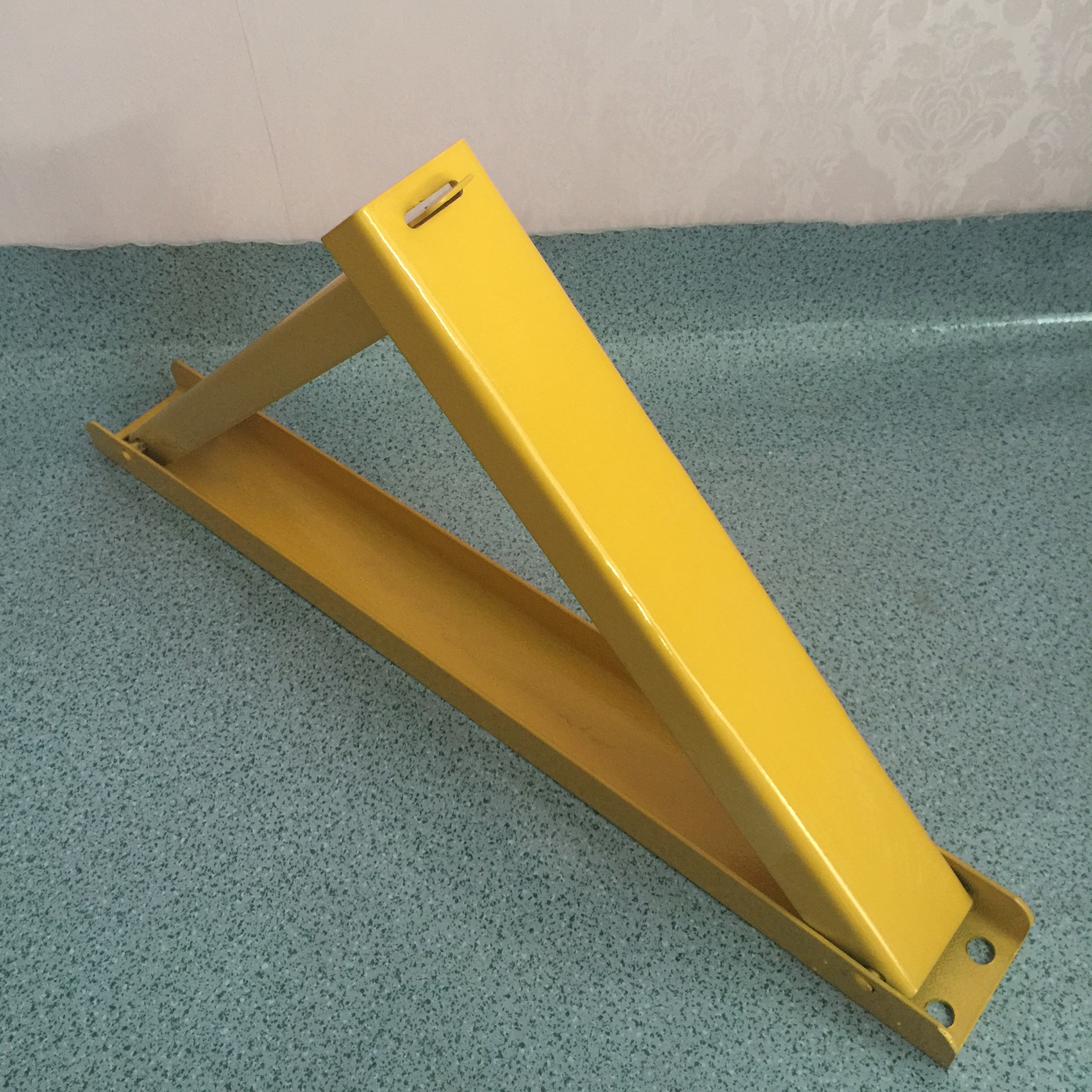 防压 槽钢三角车位锁 汽车停车锁