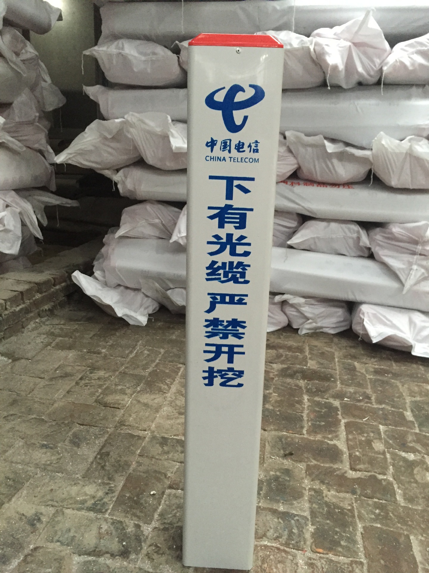 厂家热销通信光缆标示桩 标志桩 pvc道路警示桩 道路反光警示柱