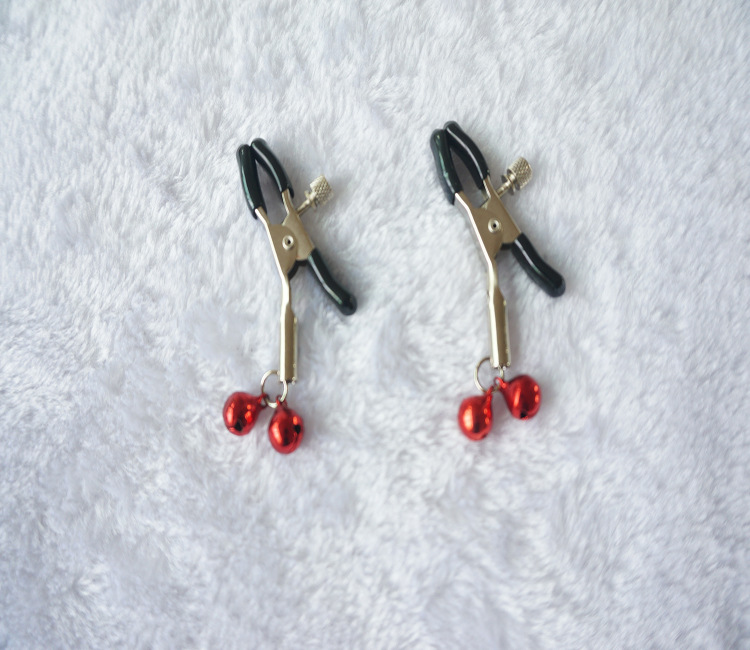 成人情趣用品另类宝贝玩具女用彩色双铃铛乳夹咪咪夹厂家批发