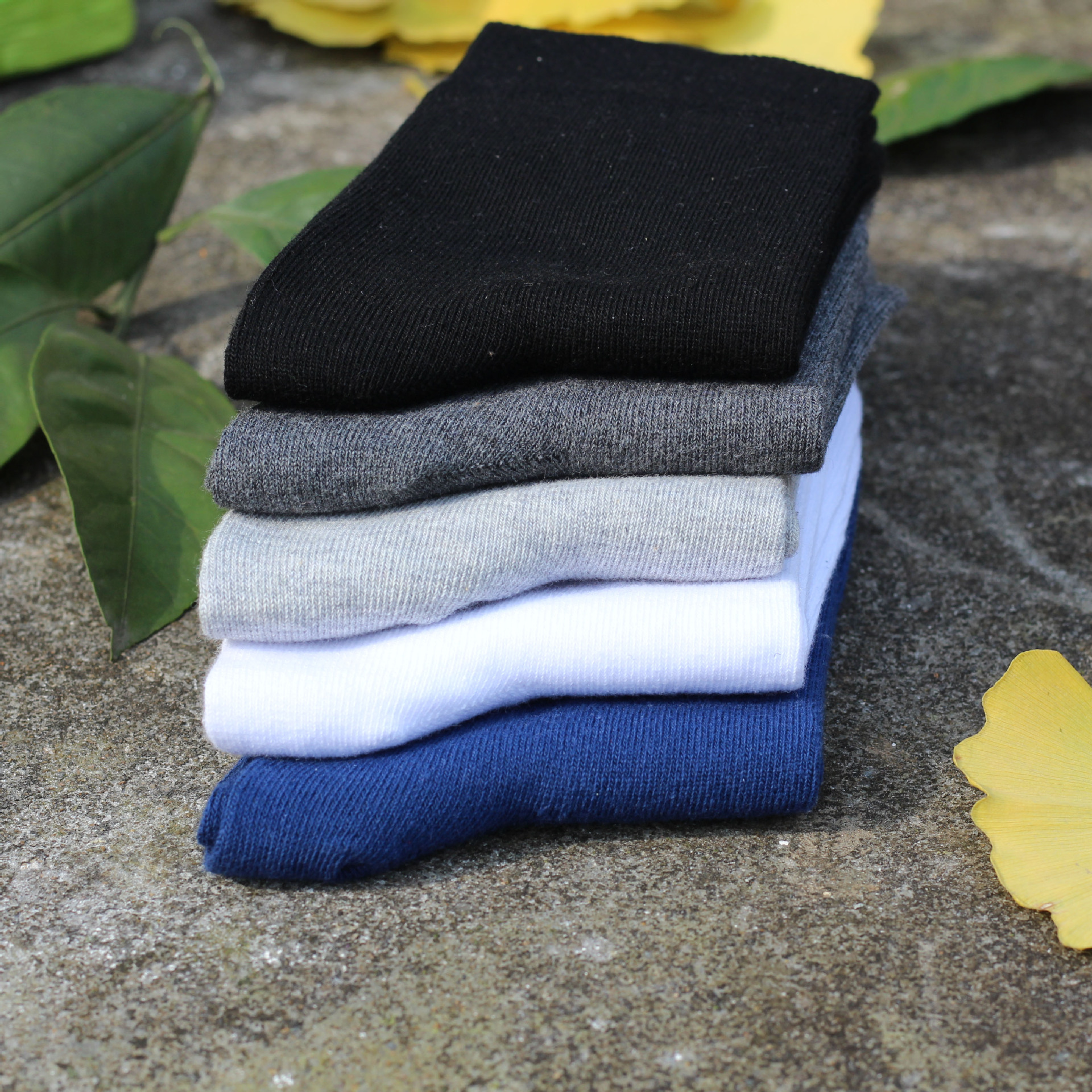 诸暨袜子秋冬新款全棉休闲男士商务袜纯色中筒袜厂家现货批发