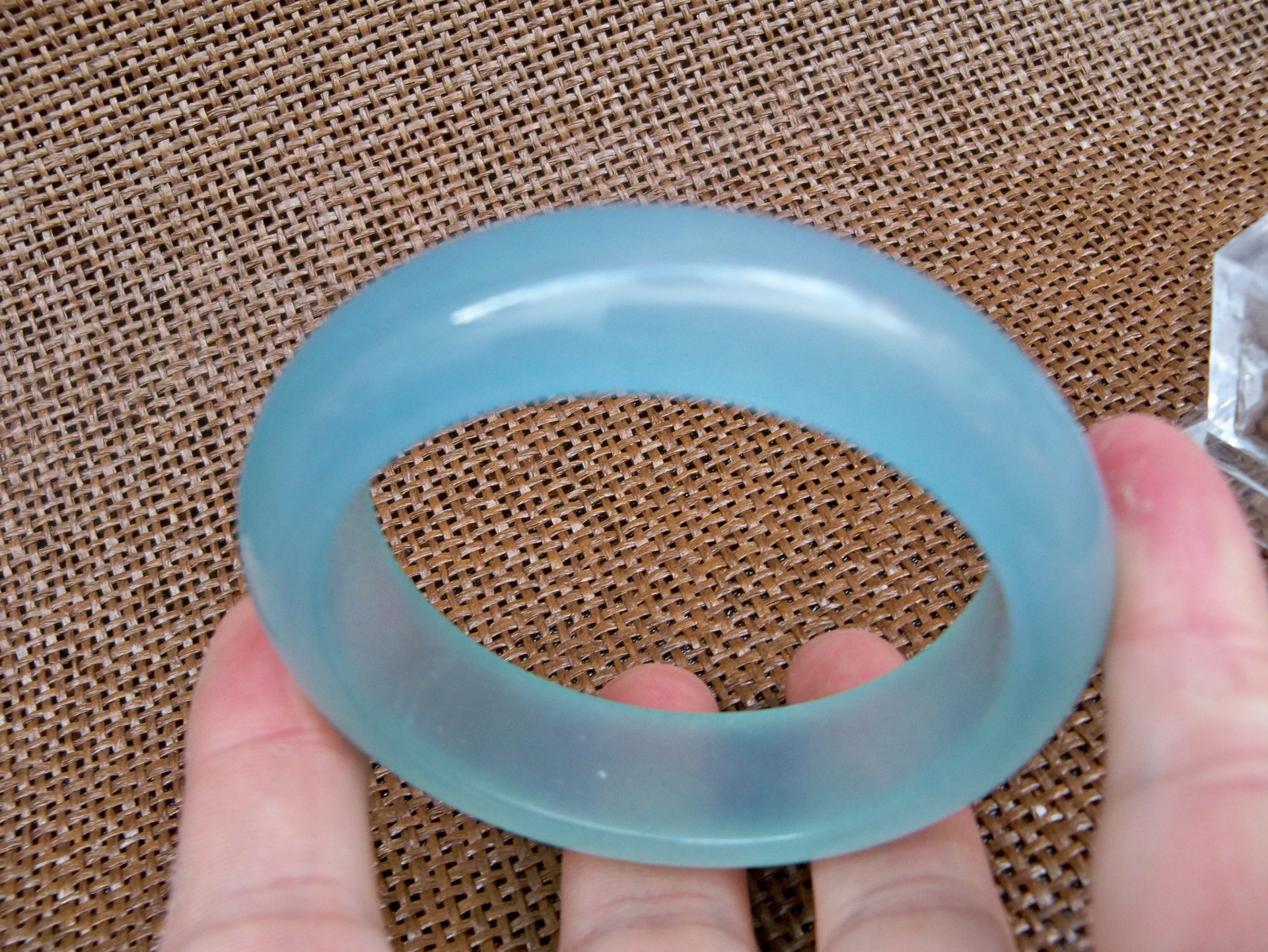 自然工艺精工制作石英岩玉手镯浅冰色玉手镯