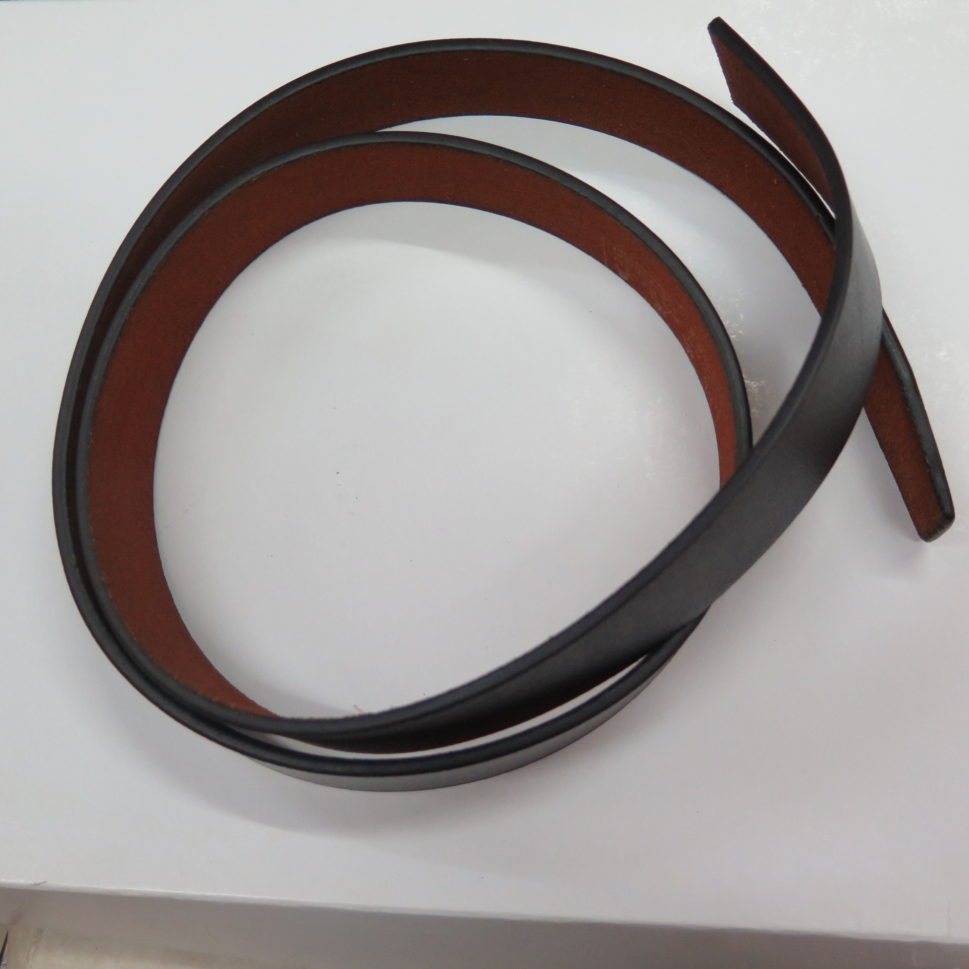 厂家批发男士盘装牛皮腰带黑色休闲油边电工皮带百搭腰带地摊货源