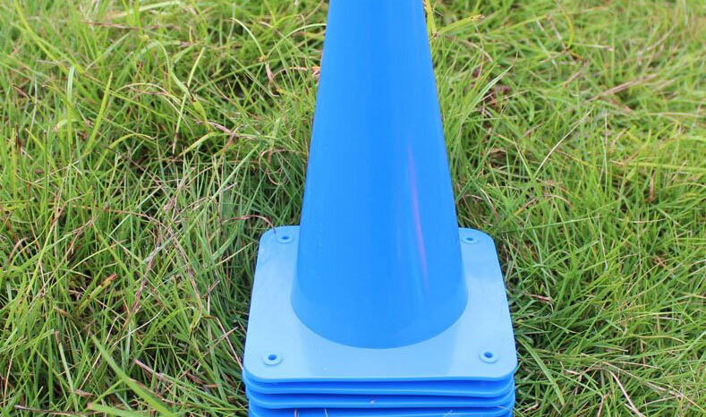 校园足球训练装备 15cm加厚软料标志桶 路障碍锥筒 标志物轮滑桩