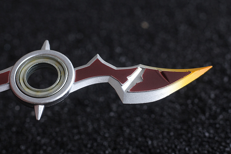 lol周边 德莱文旋转飞镖 武器模型道具