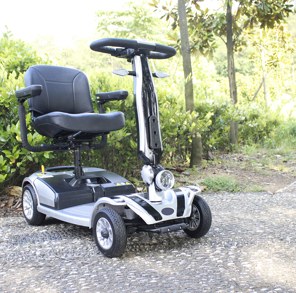 新款银色老人代步车四轮电动车 4轮电动车代步老年车 厂家直销