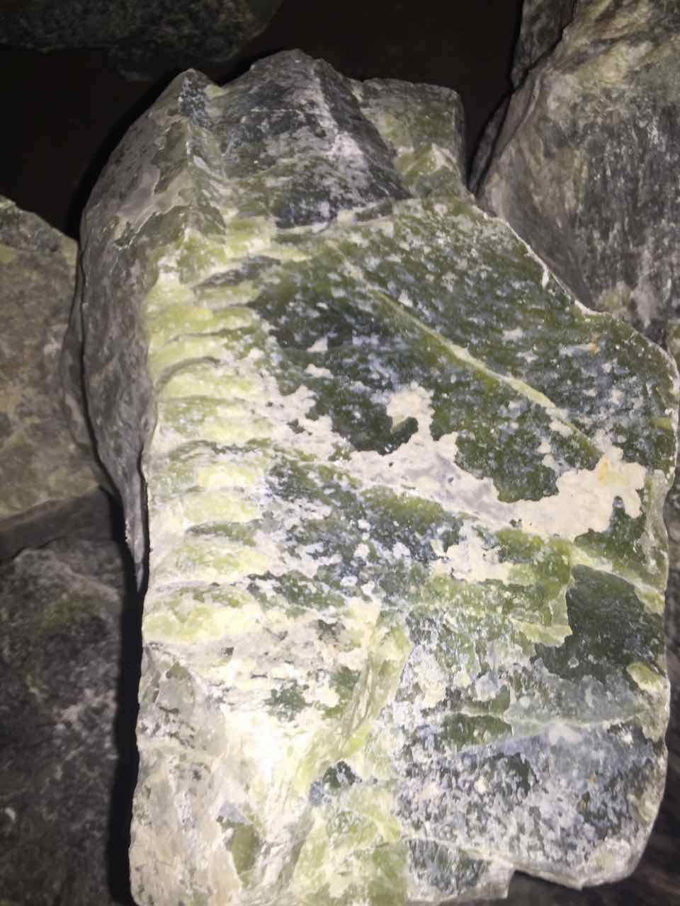 供应蛇纹石优质矿石种类齐全产地直供