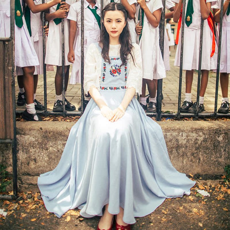 撒哈拉 我不想长大 法式田园风情刺绣背带连衣裙