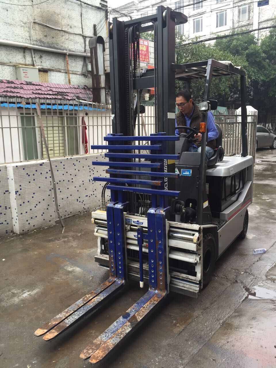 优嘉力日产双托盘电动叉车 2吨优嘉力日产叉车 深圳宝安叉车出租