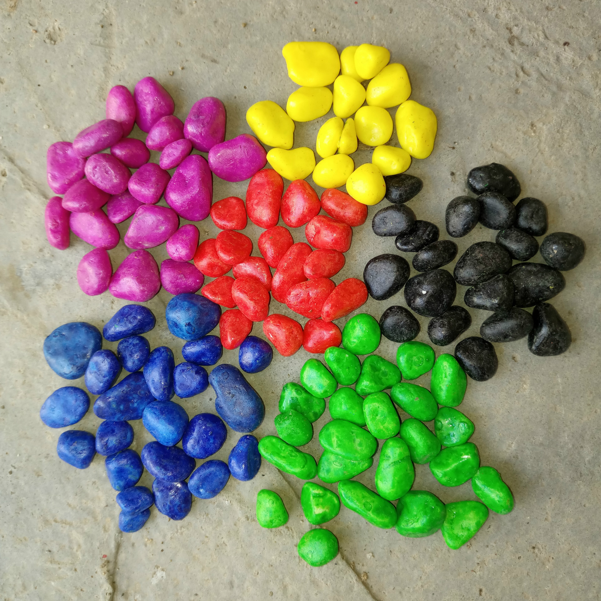 厂家供应染色鹅卵石 五彩石水族箱专用 鱼缸景观彩色石子