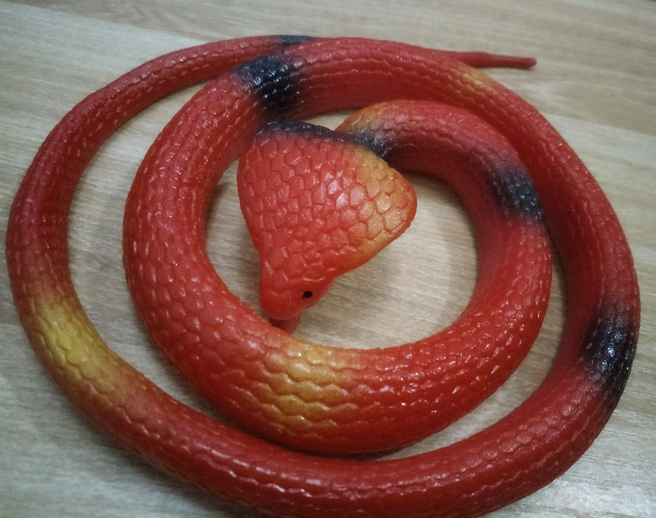 厂家直销环保整蛊蛇 稀奇古怪仿真软胶蛇 整人玩具假蛇橡胶蛇75cm