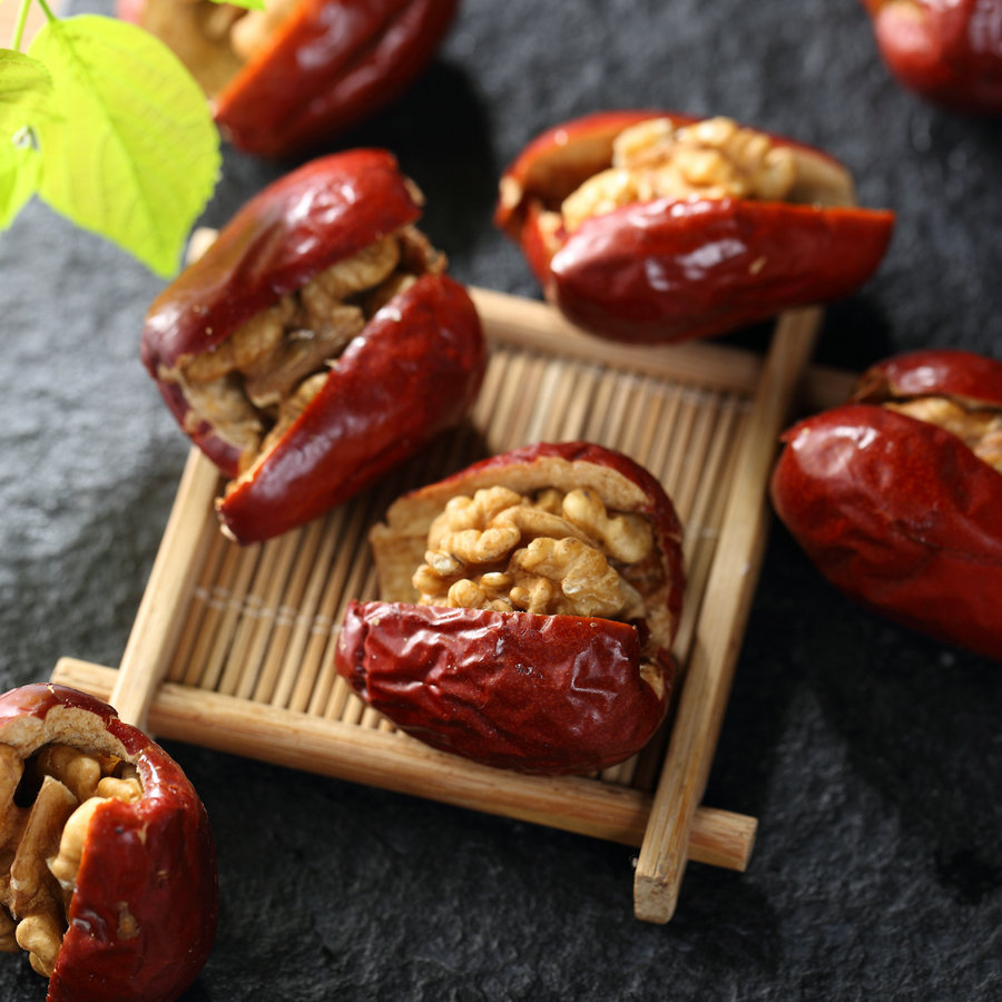 500g山西大红枣夹核桃单核桃价格 山西汾阳散核桃红枣批发