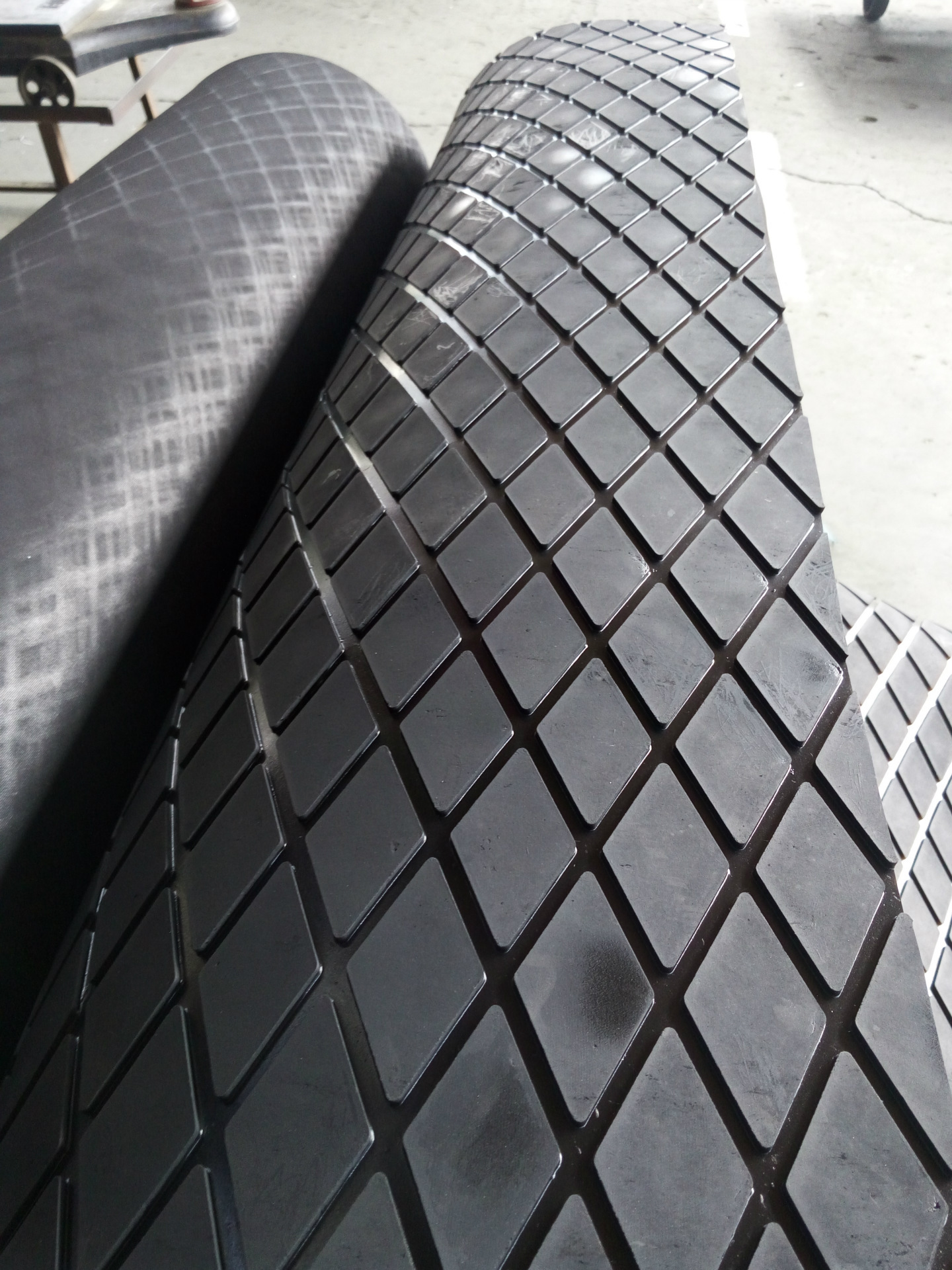 河北厂家直销---高质量耐磨胶板滚筒包胶阻燃菱形橡胶板防火板