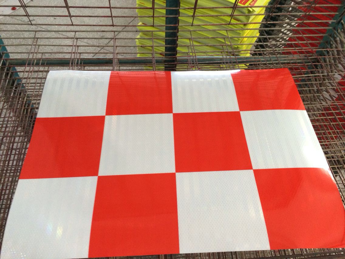 晶彩格红白反光膜 防撞桶贴膜 夜间防撞反光膜