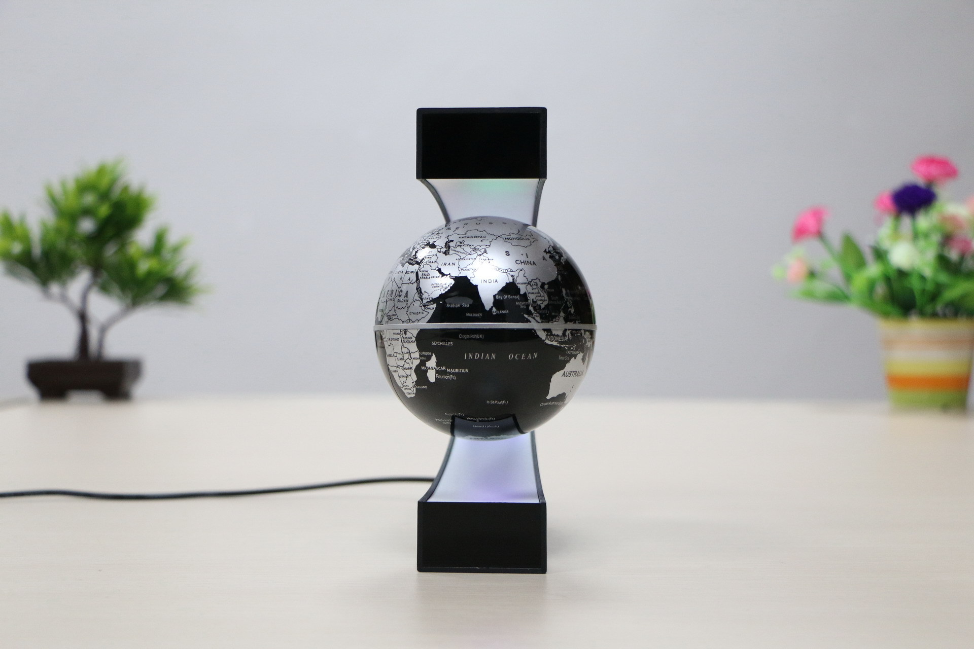 2017新款婚庆礼品生日礼物家居桌面实用摆件 新奇特磁悬浮.