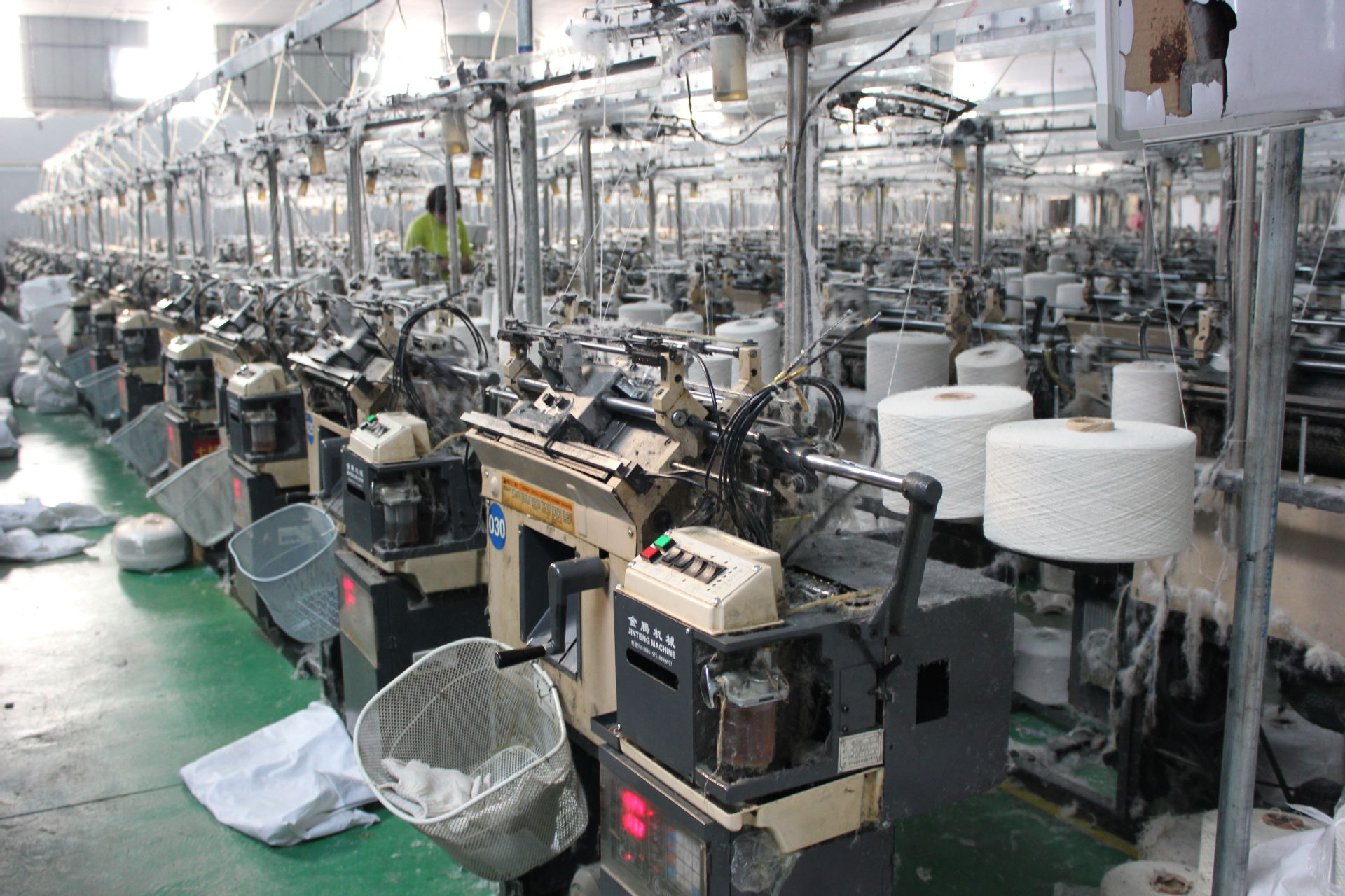 工厂自销54斤电脑十针本白普通棉劳保手套耐磨防滑低价普通棉手套