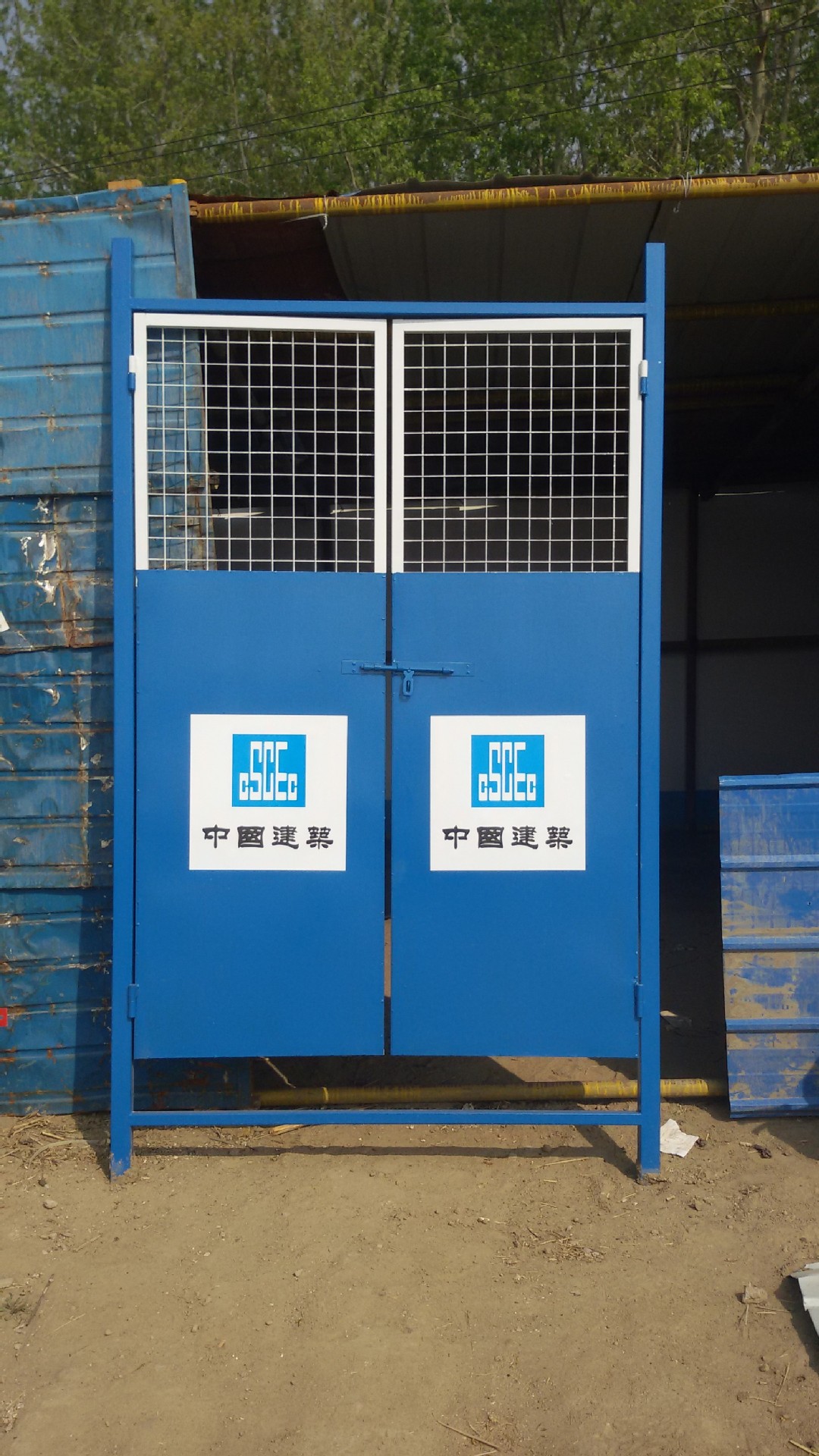 厂家现货直供电梯安全门|施工人货梯安全门