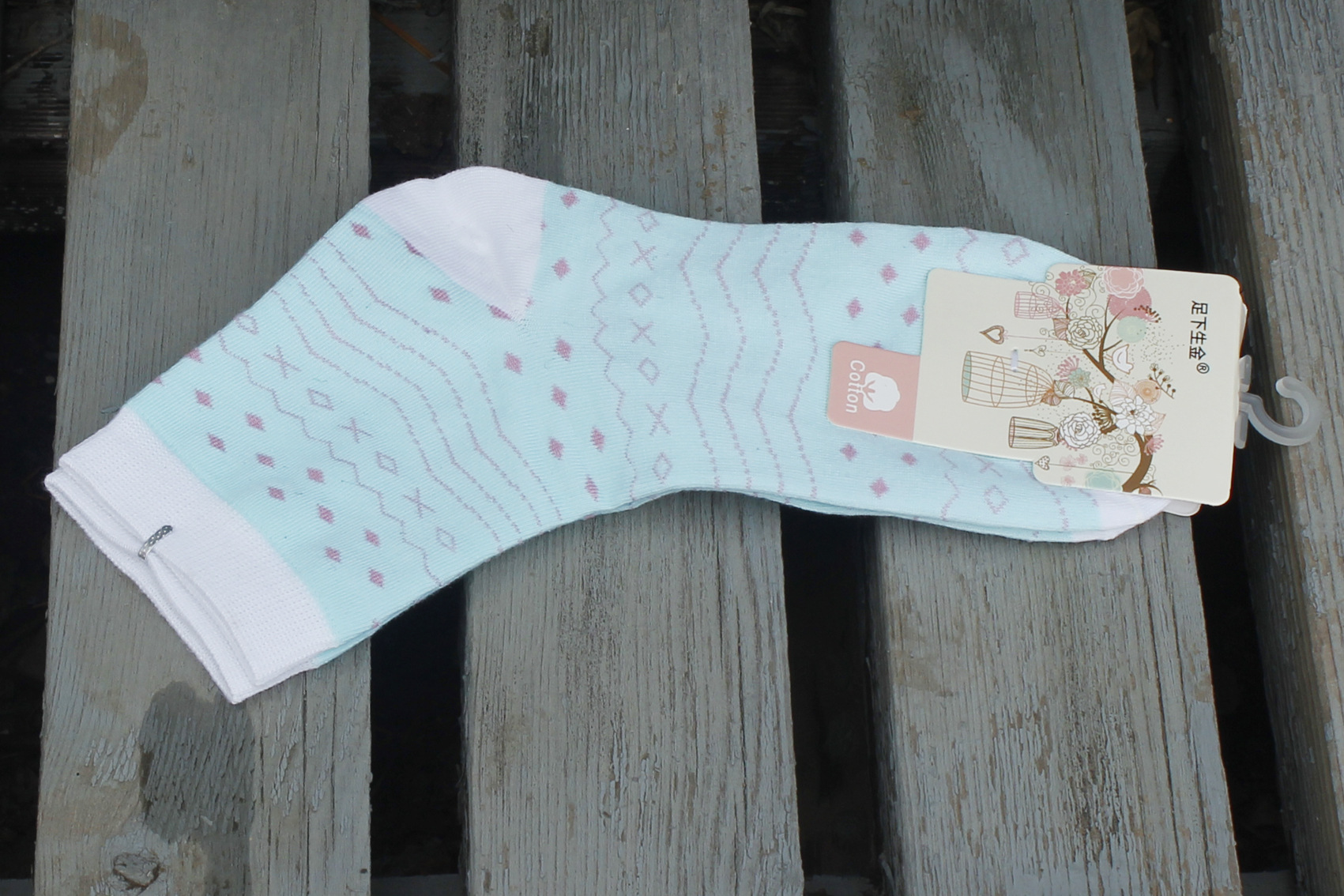 足下生金品牌秋冬新款女士彩棉袜辽源袜子多种花型纯棉袜热销爆款