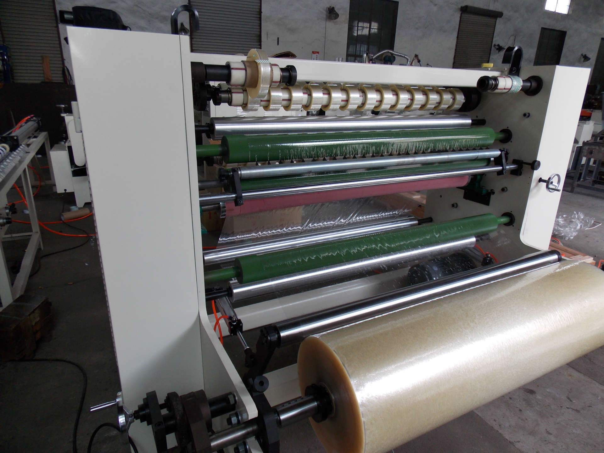 订做新品超透明胶带分条机 胶纸分切机 bopp胶带分条机厂家