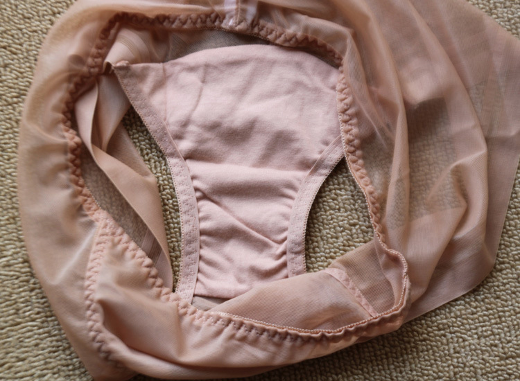 女士内裤 无痕肤色肉色 轻薄凉快小平角包臀