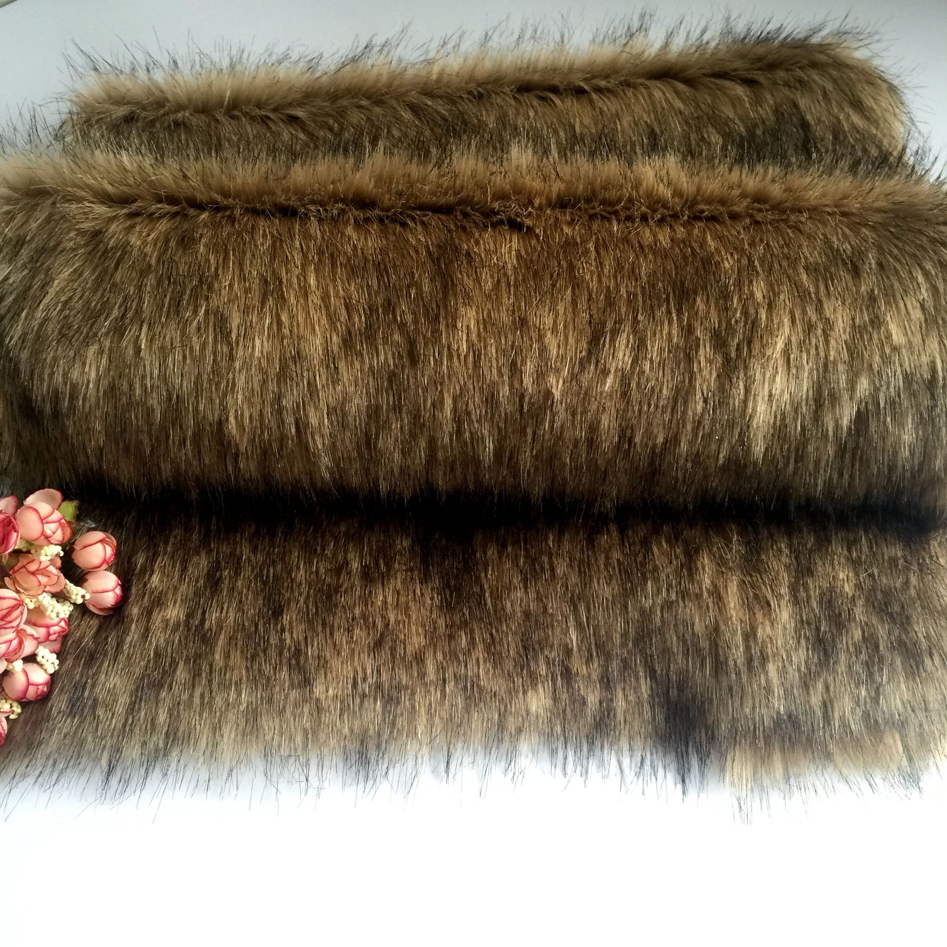 供应:直毛 仿狗毛 狐狸毛皮毛一体长毛绒人造面料 仿兽毛