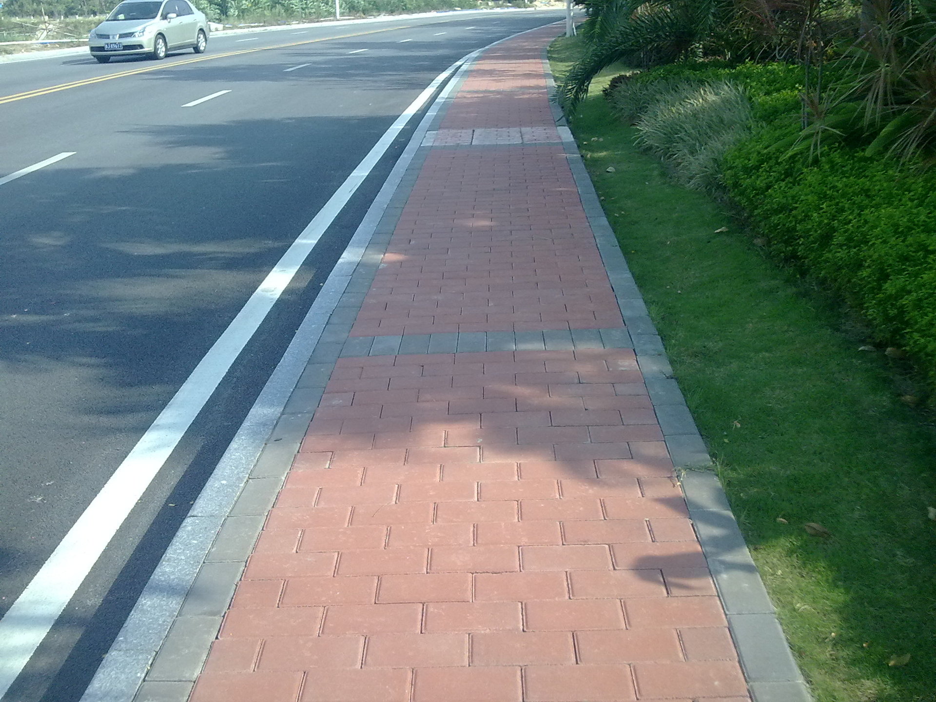 首页 建材 木质材料 透水砖 >供应荷兰型园林 广场 人行道砖 园林施工