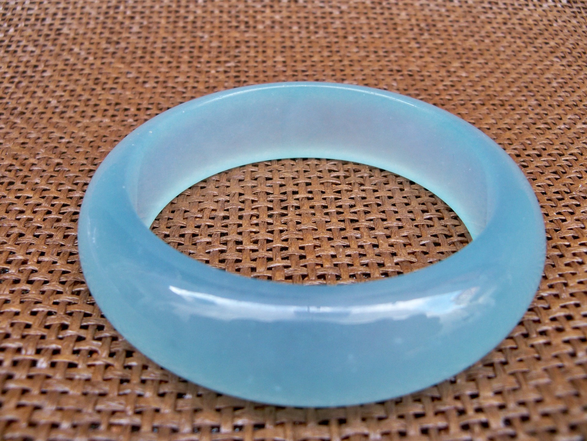 自然工艺精工制作石英岩玉手镯 浅冰色玉手镯 - 珠宝首饰批发网