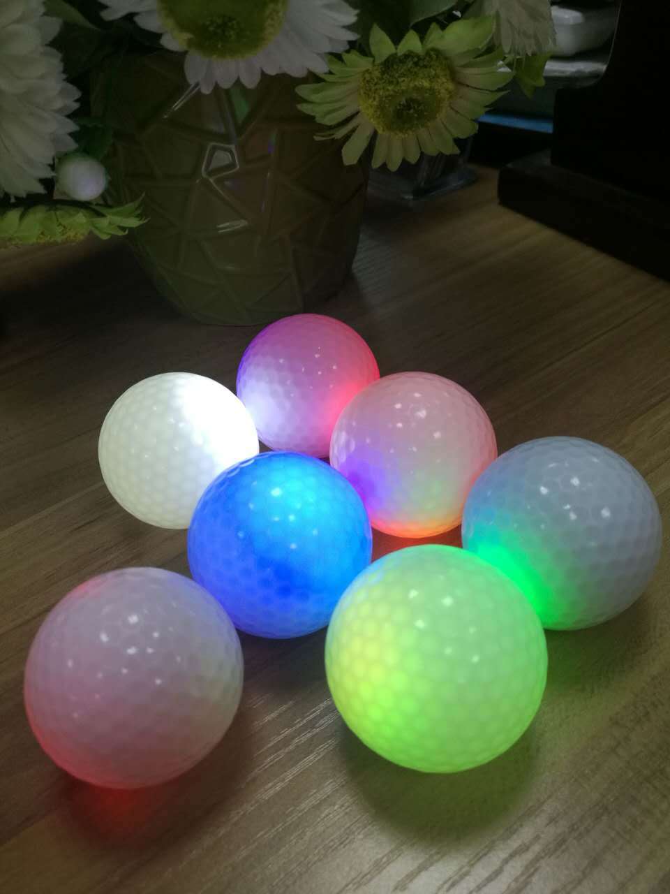 工厂直销 caiton高尔夫七彩闪光球 夜场发光练习球 led球