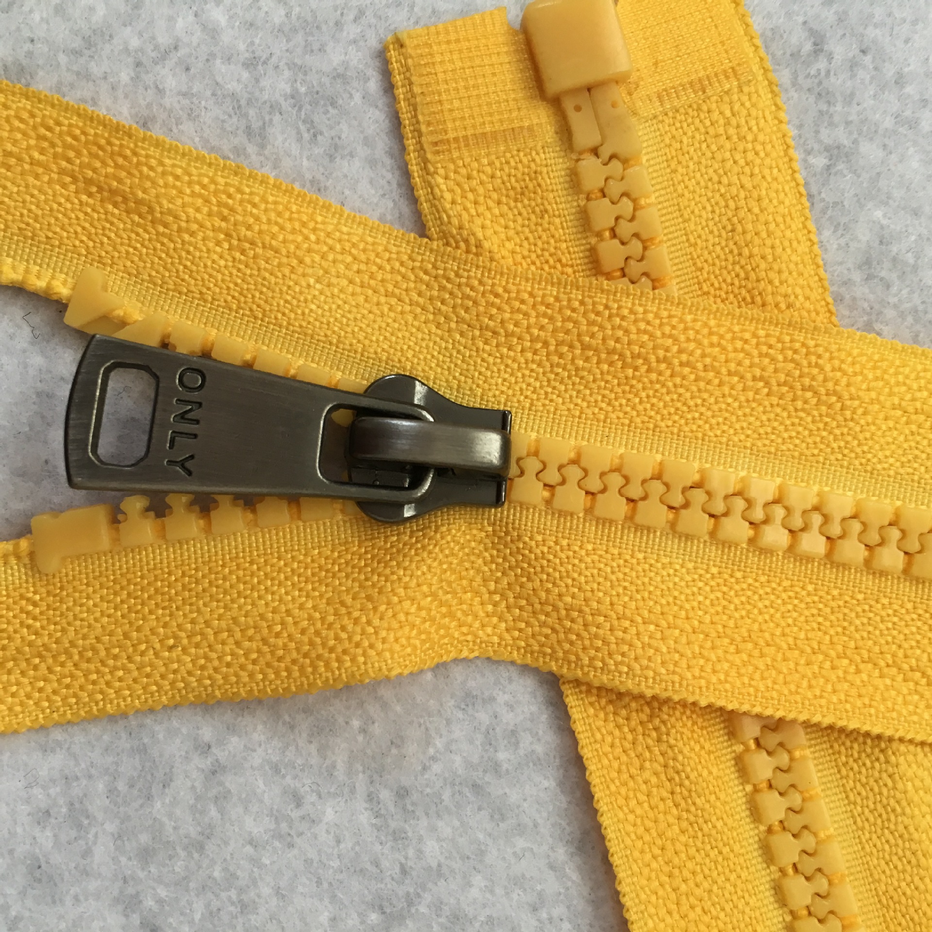 5号树脂开尾塑料拉链 爱心拉头服装外套注塑拉链 环保固色定做